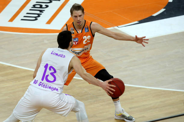 轻球员带来 轻球员带来